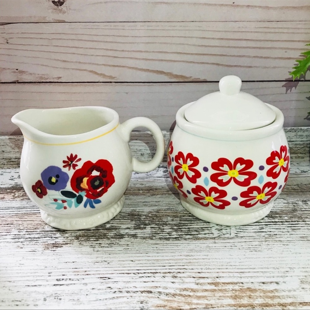 Pioneer woman cream and sugar containers